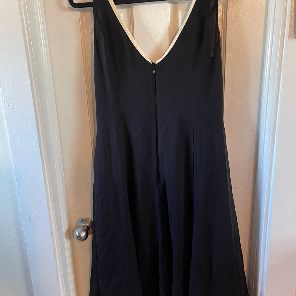 Flowy black dress with white ribbons, 100% silk - Picture 4 of 5